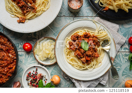 Pasta spaghetti bolognese 125118519