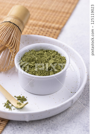 Japanese matcha green tea powder 125119023