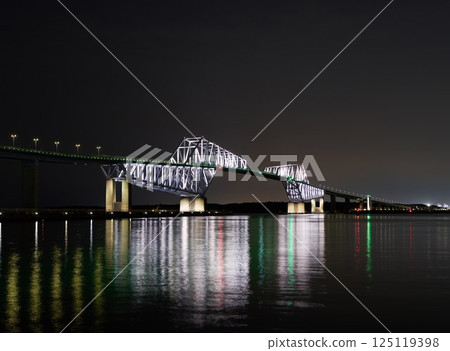 Tokyo Gate Bridge at night and its reflection on the water Tokyo Gate Bridge at night and its reflection on the water 125119398
