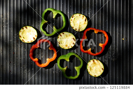 grilled vegetables on electric grill background 125119884