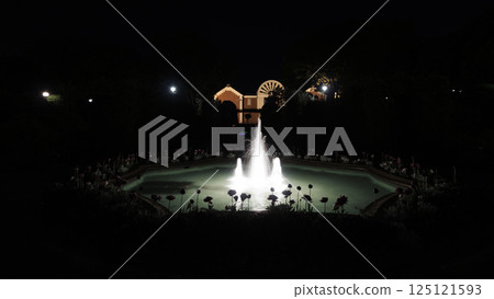 您可以看到港口的小山公園的夜景 您可以看到港口的小山公園的夜景 125121593
