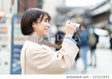 A woman traveling in Kawagoe A woman traveling in Kawagoe 125121653