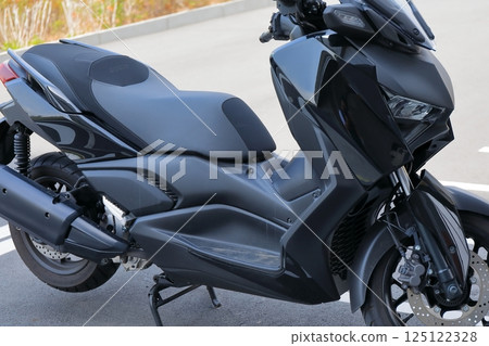 Motorcycle (big scooter) image 125122328