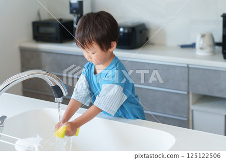 孩子幫忙做家事 孩子幫忙做家事 125122506