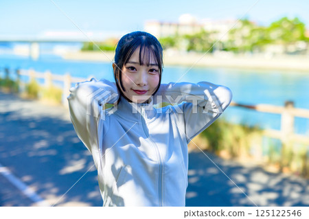 A cool woman walking in the city along the river Self-improvement Diet Walking Exercise A cool woman walking in the city along the river Self-improvement Diet Walking Exercise 125122546