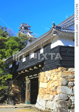 Otemon Gate and castle tower (Kochi Castle, vertical composition) Otemon Gate and castle tower (Kochi Castle, vertical composition) 125122746