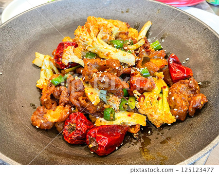 Chinese cuisine: Dried cauliflower (roasted cauliflower in an iron pot) 125123477