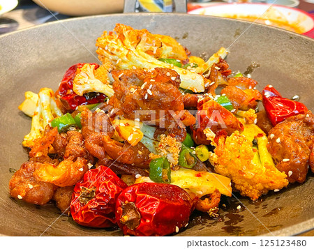 Chinese cuisine: Dried cauliflower (roasted cauliflower in an iron pot) 125123480