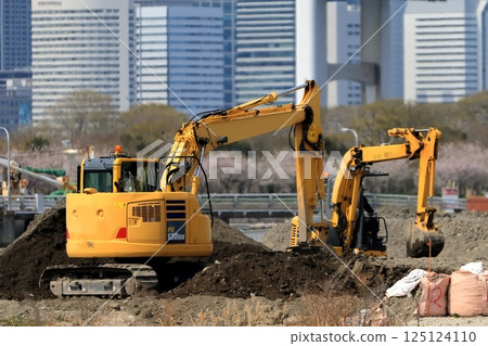 Image of a hydraulic excavator (yumbo) at work Image of a hydraulic excavator (yumbo) at work 125124110