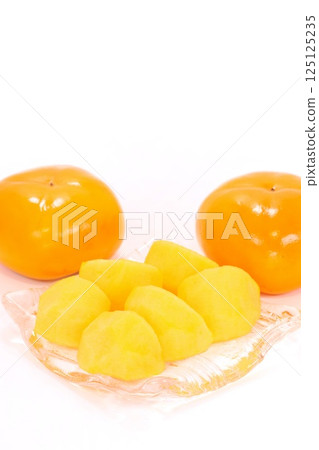 Okesa柿子，切柿子，甜點，新潟縣，明亮的背景 125125235