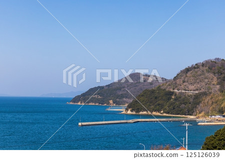 贊岐市（香川縣贊岐市）的小漁港長濱漁港的風景 125126039