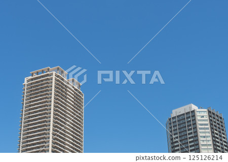 Mansion in the blue sky 125126214