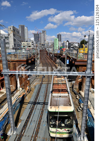 從目白街看到的電車和池袋 125126304