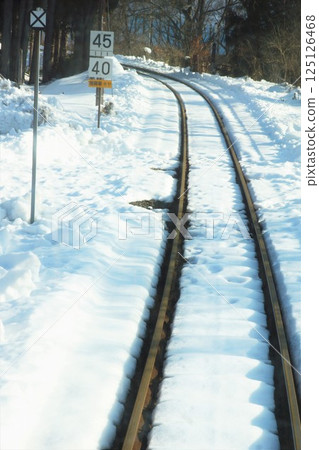 猾備線(備後落合站~新見站)道後山站~備後八幡站區間車窗外的景色 猾備線(備後落合站~新見站)道後山站~備後八幡站區間車窗外的景色 125126468