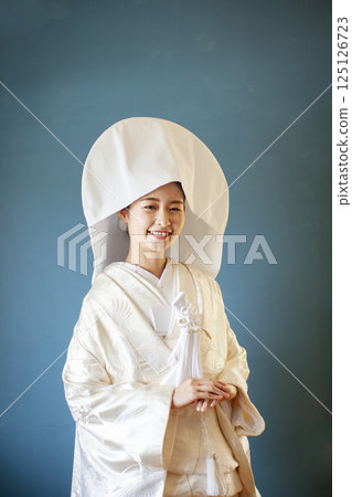 新娘一身純白 125126723