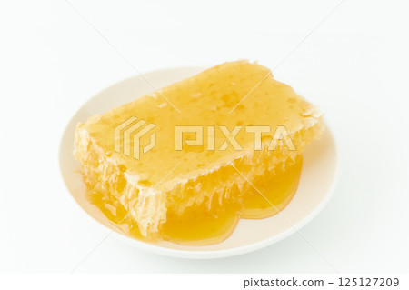 盤子上的蜂巢蜜 125127209