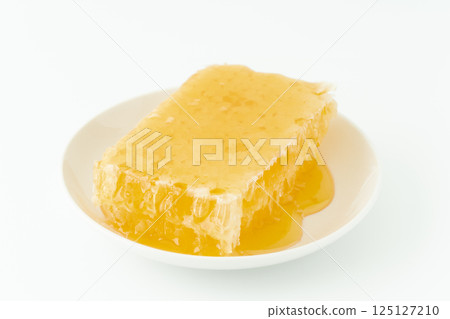 Comb honey on a plate 125127210