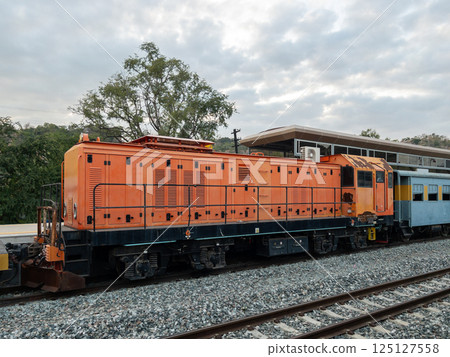 Hydraulic Diesel Locomotive for Railway Construction Equipment Transport. 125127558