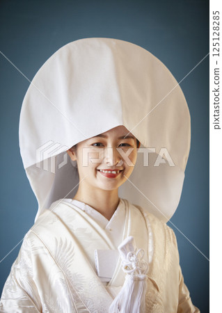 新娘一身純白 125128285