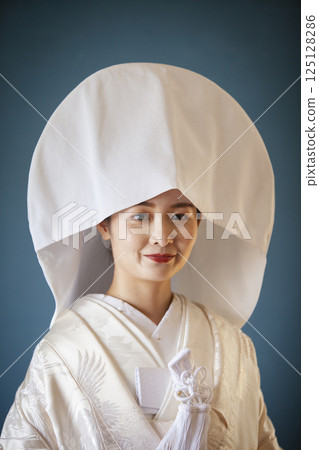 新娘一身純白 新娘一身純白 125128286