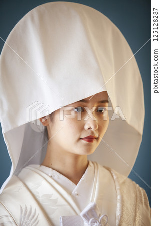 新娘一身純白 新娘一身純白 125128287