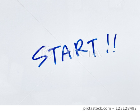 白板上寫著「開始」一詞 125128492