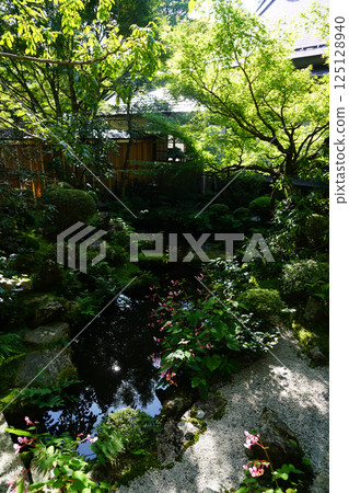 京都大原寺院的庭園風景 125128940