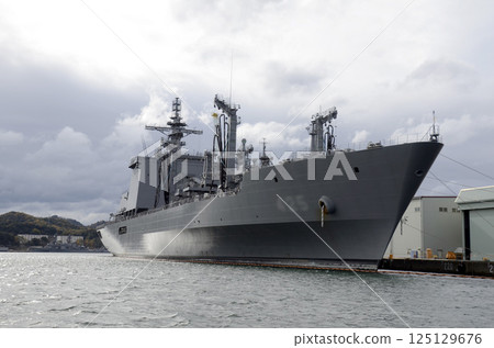 Port escort ship 125129676