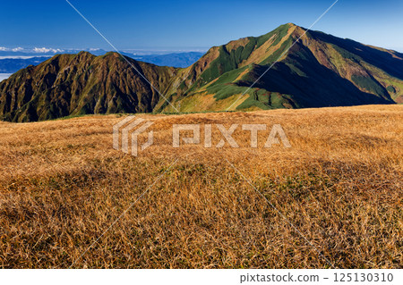 飯豐山脈的大西山和大日山山脊的紅葉美景 125130310