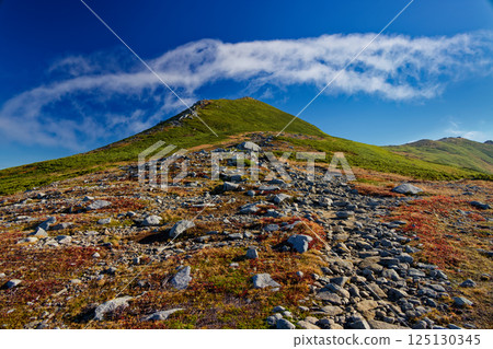 從主山脊路線眺望流雲和飯豐山頂 從主山脊路線眺望流雲和飯豐山頂 125130345