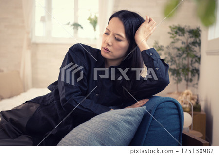 中年婦女陰性 125130982