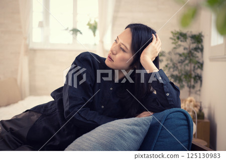 中年婦女陰性 125130983