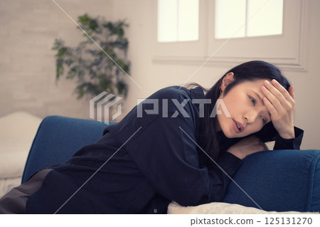 Middle-aged woman negative Middle-aged woman negative 125131270