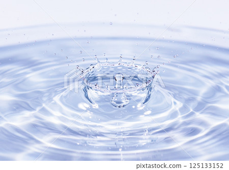 水花飛濺(AI 生成的圖像) 水花飛濺(AI 生成的圖像) 125133152