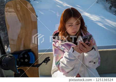 snowboard, snowboarding, females 125136524