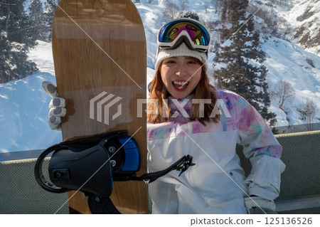 滑雪者 滑雪板 女生 125136526