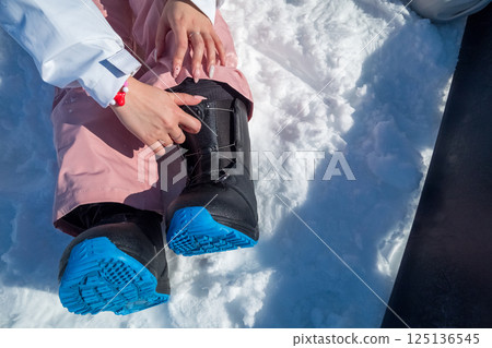 snowboard, snowboarding, female 125136545