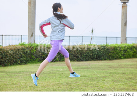 慢跑的女人 125137468