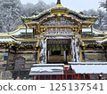Nikko Toshogu Shrine on a snowy day 125137541