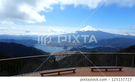 FUJIYAMA Twin Terrace - A spectacular view of Mt. Fuji from Shindo Pass 125137727