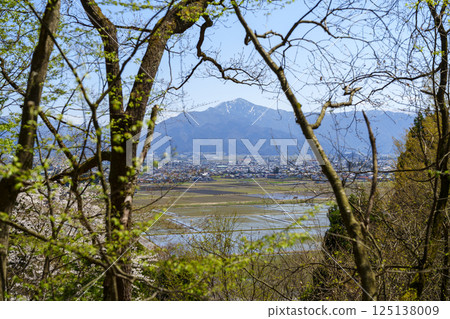 "Arashimadake", one of Japan's 100 famous mountains, seen from Yabana Village "Arashimadake", one of Japan's 100 famous mountains, seen from Yabana Village 125138009