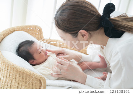 Mom and baby 125138161
