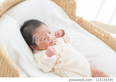 Baby newborn 125138395