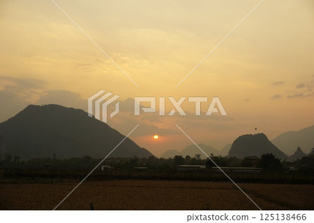 寮國萬榮的日落 125138466