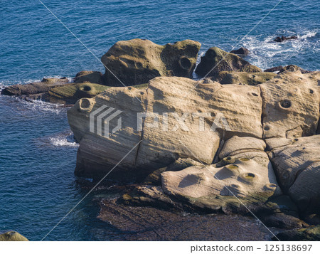 Yehliu Geopark, Taiwan: A sandstone coast dotted with potholes 125138697
