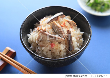 請享用！青花魚梅子飯 125139756