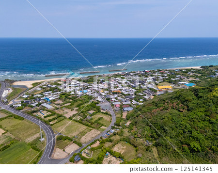 奄美大島佐尼村的鳥瞰圖 奄美大島佐尼村的鳥瞰圖 125141345