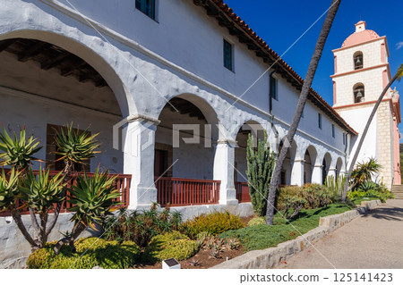 The historic Santa Barbara Mission 125141423