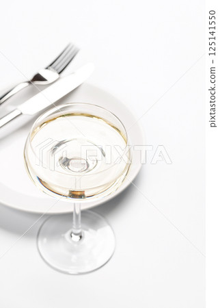 A sparkling glass of champagne A sparkling glass of champagne 125141550