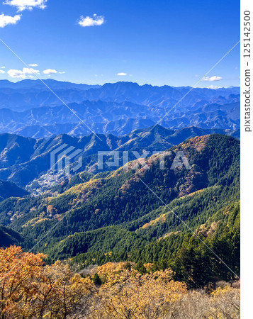 從白峰山頂眺望奧秩父山脈 125142500